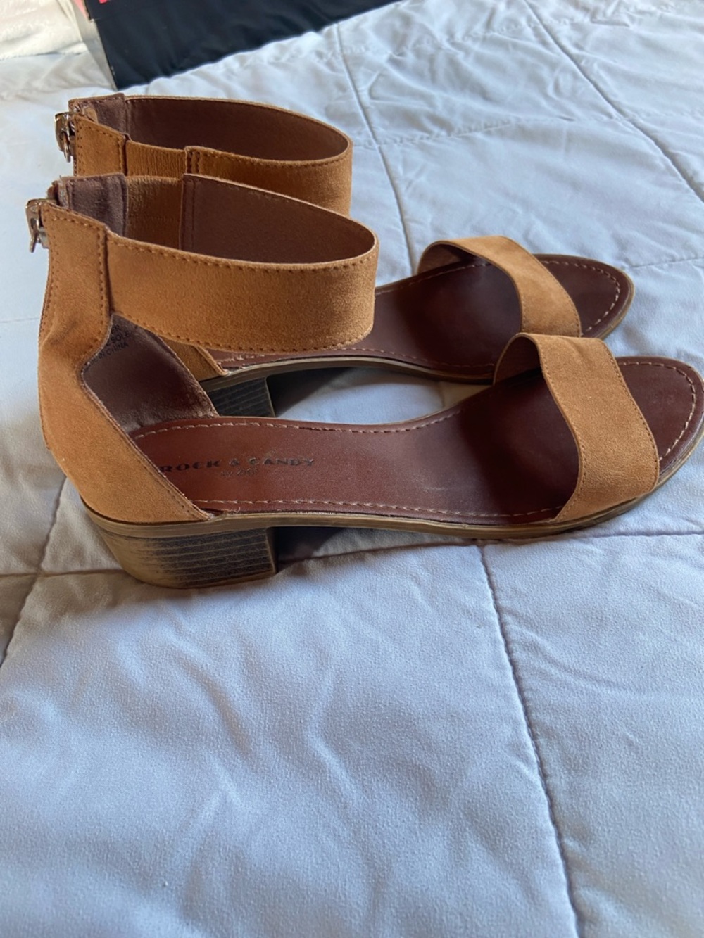 Rock & Candy Women's Beige T-Strap Circle Ankle Sandals In Box